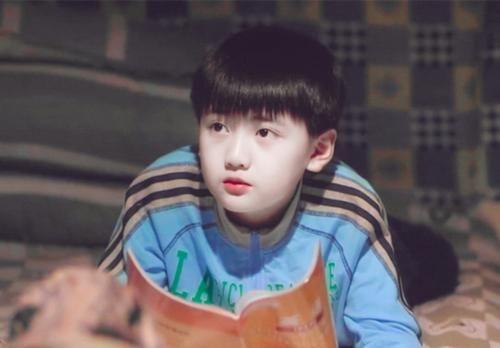 明星小时候拍戏样子 焉栩嘉圆润 张艺兴软萌 看到杨幂:天生丽质