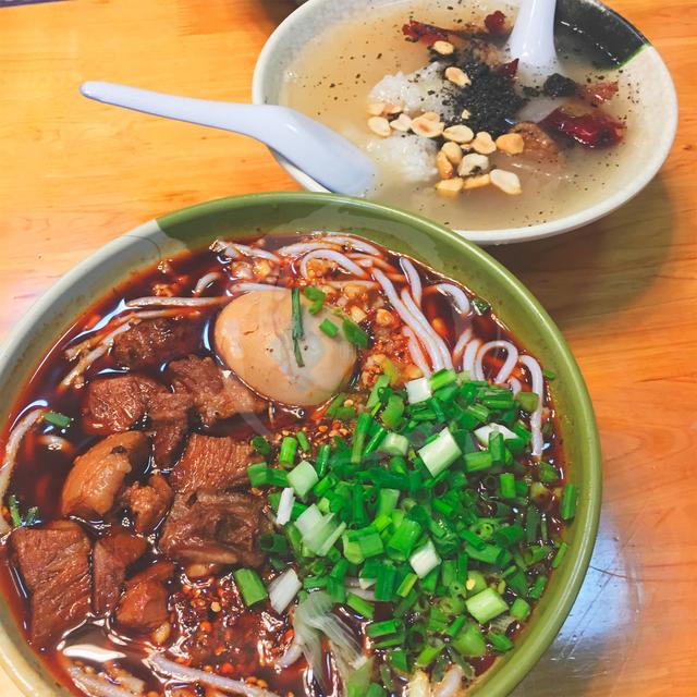 被合川人"讨厌"的少水粉,味道油腻不好吃,为何还是一直排队?