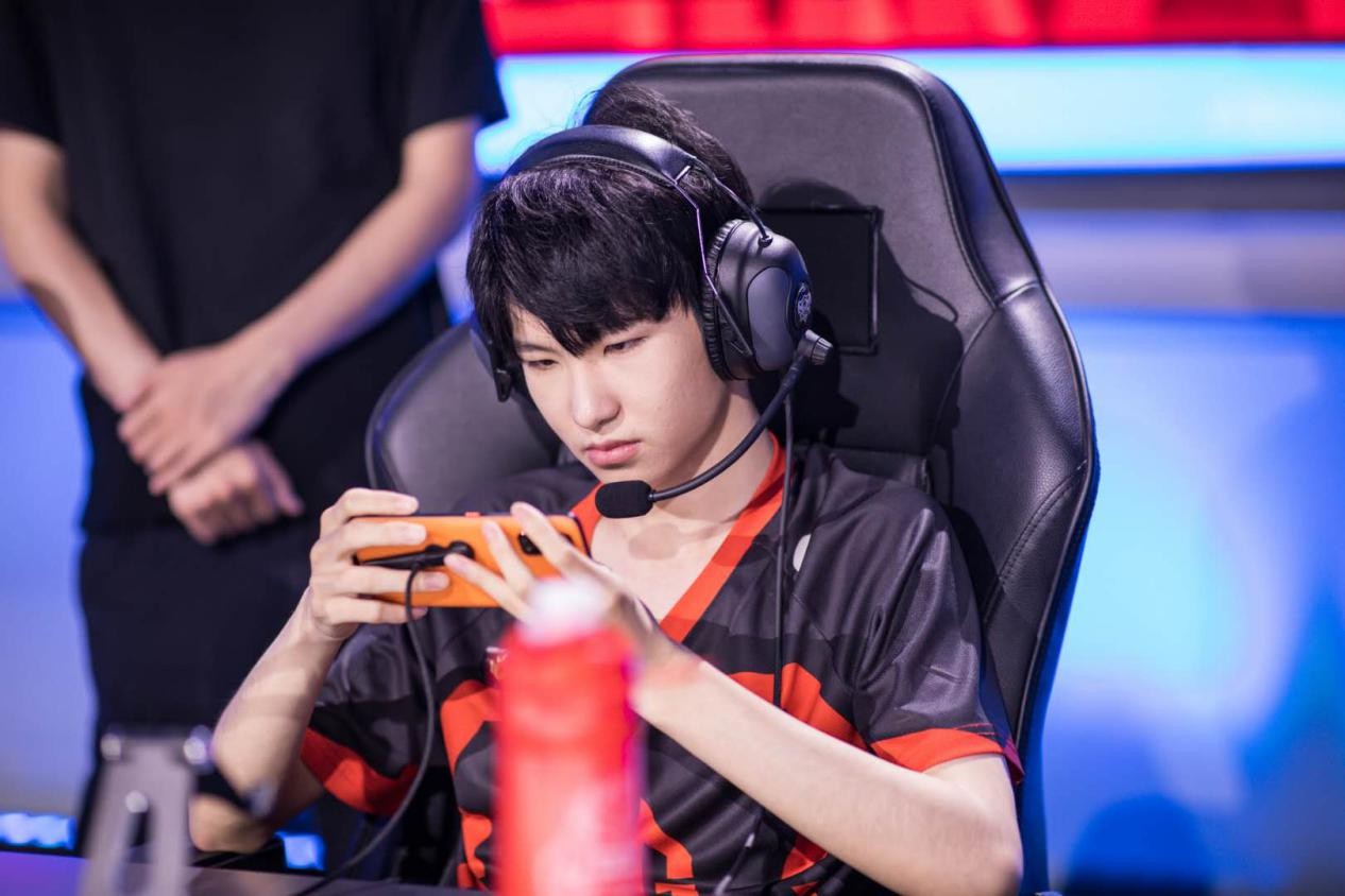 王者荣耀ag超玩会阵容公布月光点评获赞有福娃mc足够了