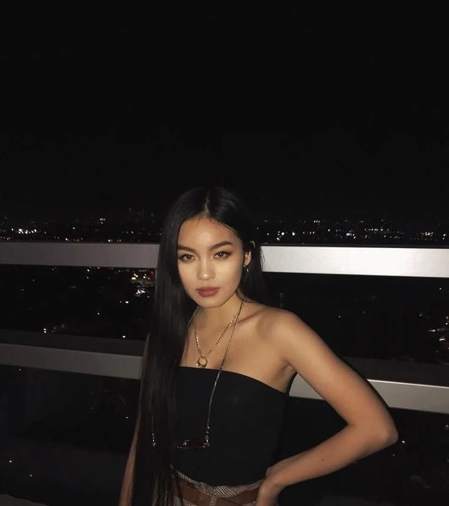 看她照片的第一反应就是,这不是rihanna和刘柏辛的结合体吗?