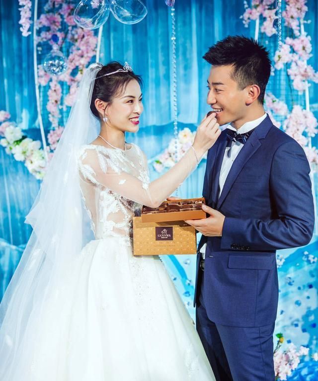 跳水女皇吴敏霞:身材太好被教练夸赞,嫁给平凡人今34岁肤白貌美