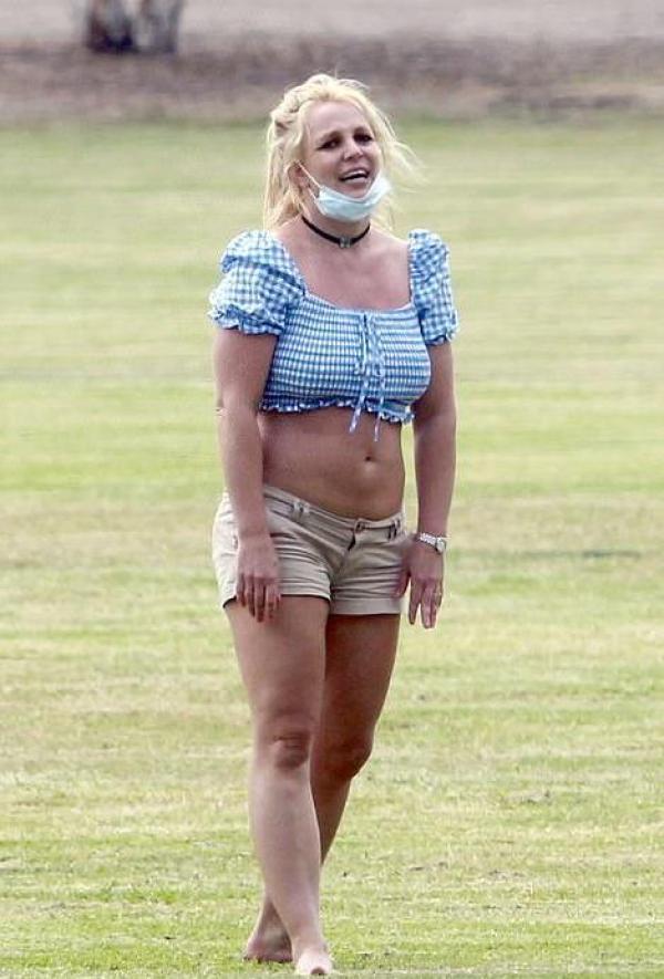 层层游泳圈绝了,曾经的巨星如今太惨