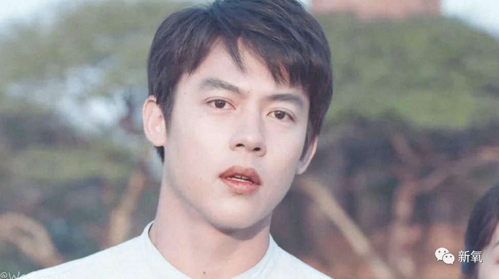 太牛了!苦瓜脸小花靠cos陈意涵成功变百亿新娘!