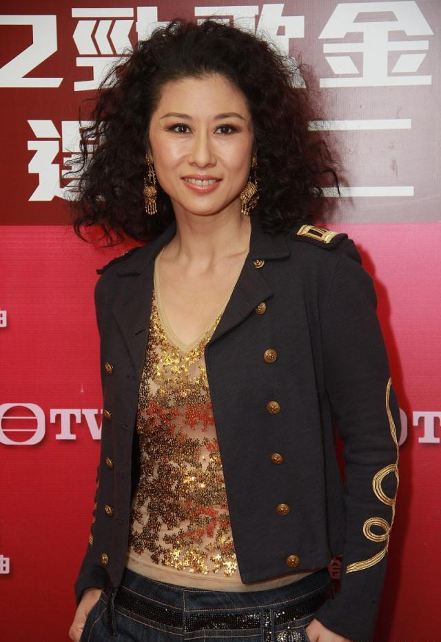 相爱多年还是分手,如今嫁给天王拥有幸福生活,而费翔至今单身