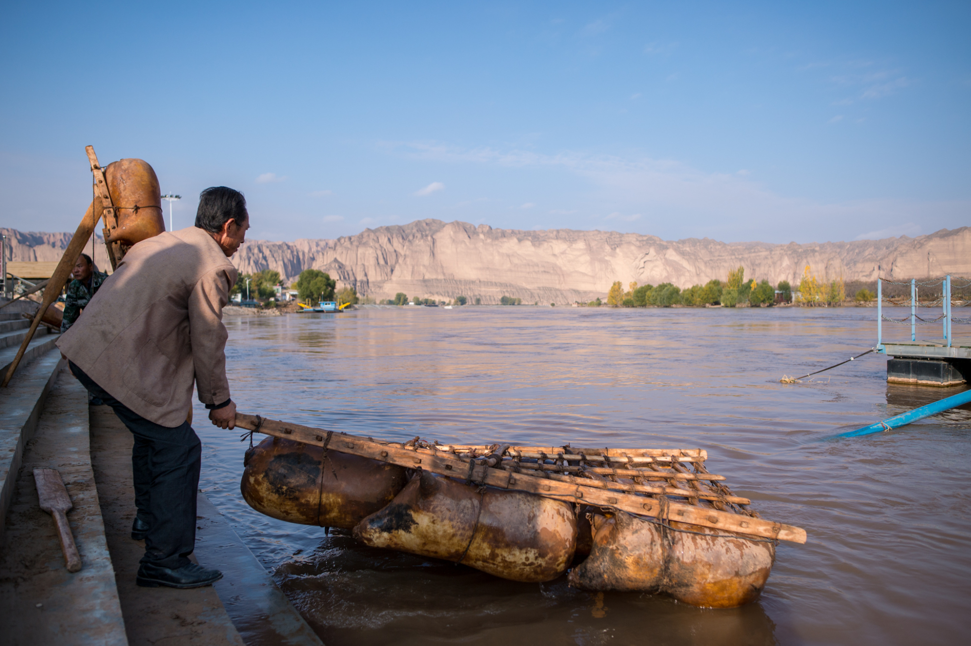 黄河上最古老的渡河工具,用"羊皮"制作而成,如今深受游客喜爱