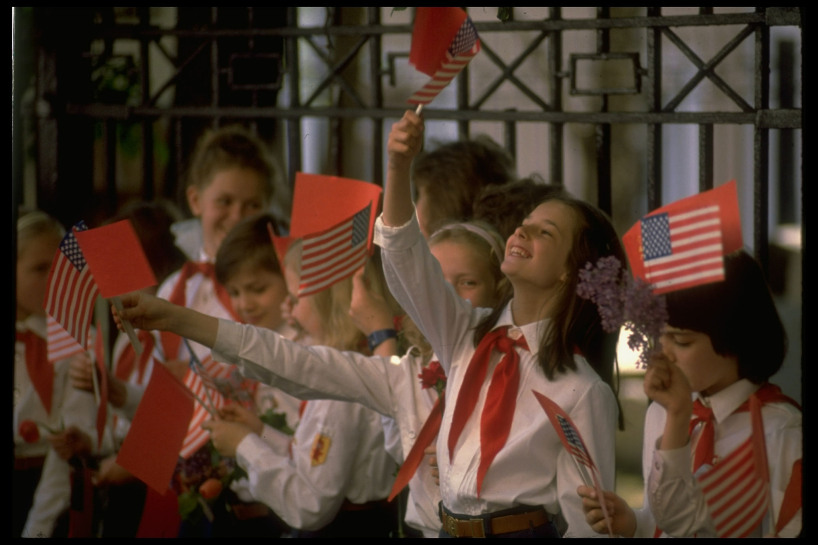 欢迎美国客人的莫斯科少先队员.