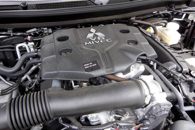 动力方面,新款帕杰罗劲畅搭载一台型号为6b31的3.