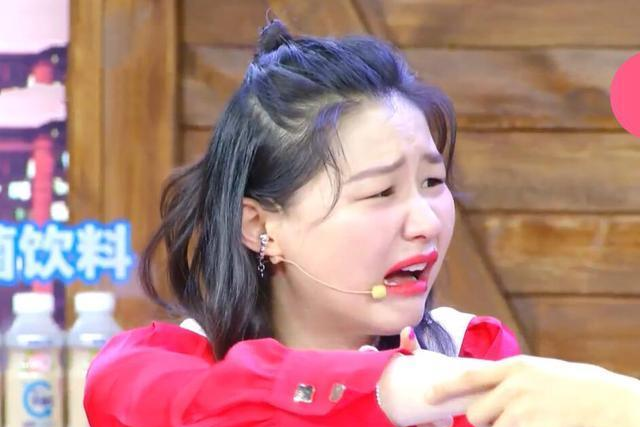 与大张伟金靖一起直播是啥体验?郭麒麟只能喝水,丁禹兮只剩傻笑