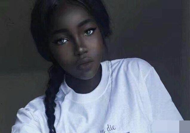 黑人女孩因太漂亮,被父母禁止单独出门,培养孩子也要像她一样