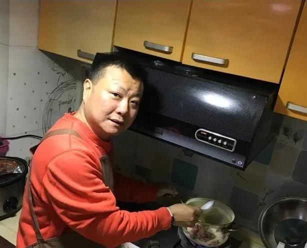 滑稽戏演员曹雄:演戏策划导演主持样样行还做得一手好饭