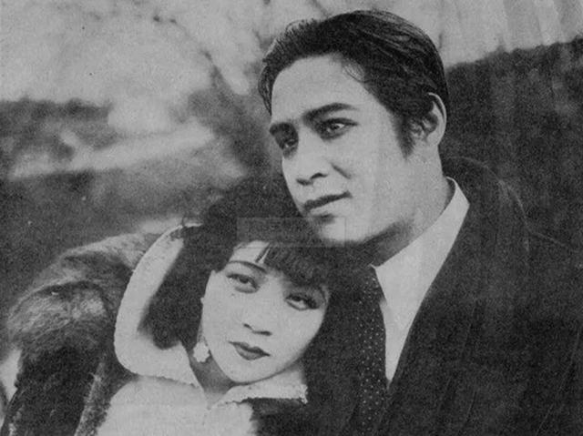 阮玲玉对此深为苦恼,这个时候另一个男人承诺为阮玲玉摆脱张达民