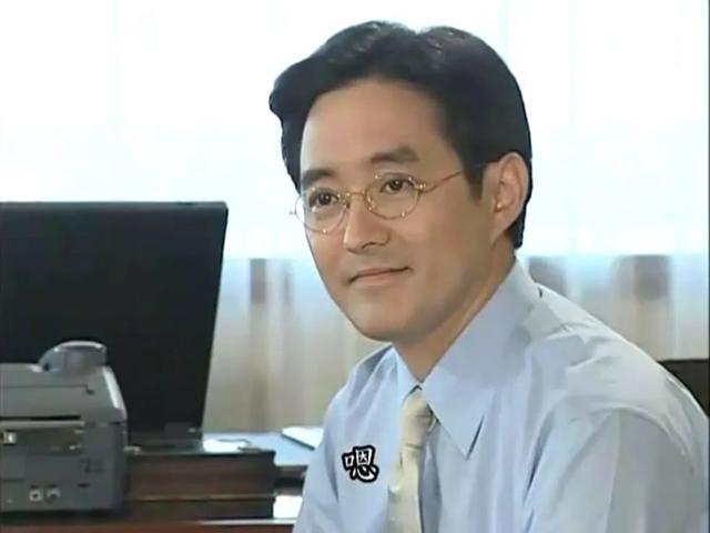 原来他俩不是同一个人|李志希|希望之鸽|鬼丈夫_新浪新闻