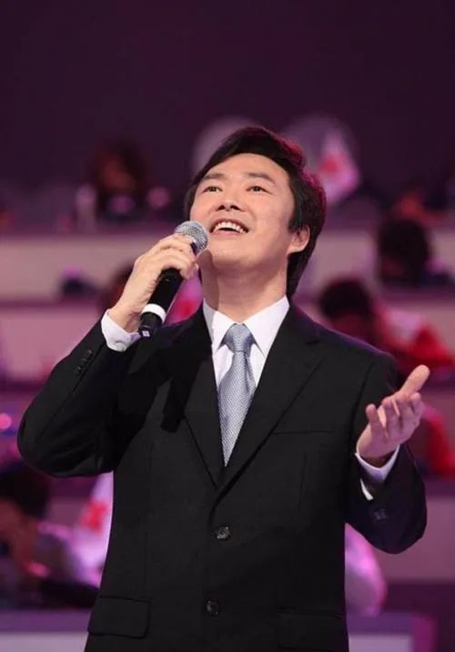 费玉清突然欧美爆红拿下多国歌曲排行榜第一65岁仍单身一人