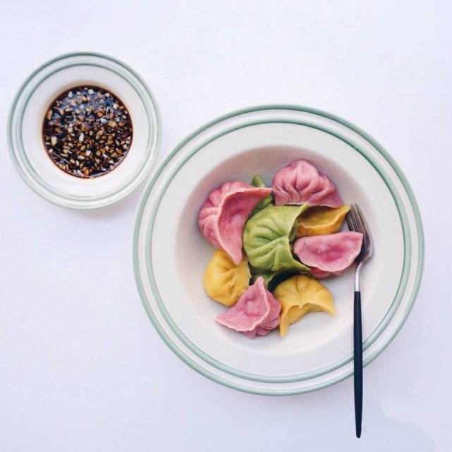 颜值超高的彩色水晶饺子,皮薄馅足,一口一个,你能吃多少个呢!