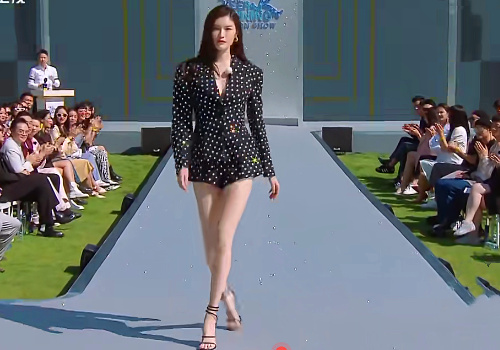 《奔跑吧》走秀:何穗超飒,宋轶俏皮,baby又被特别对待