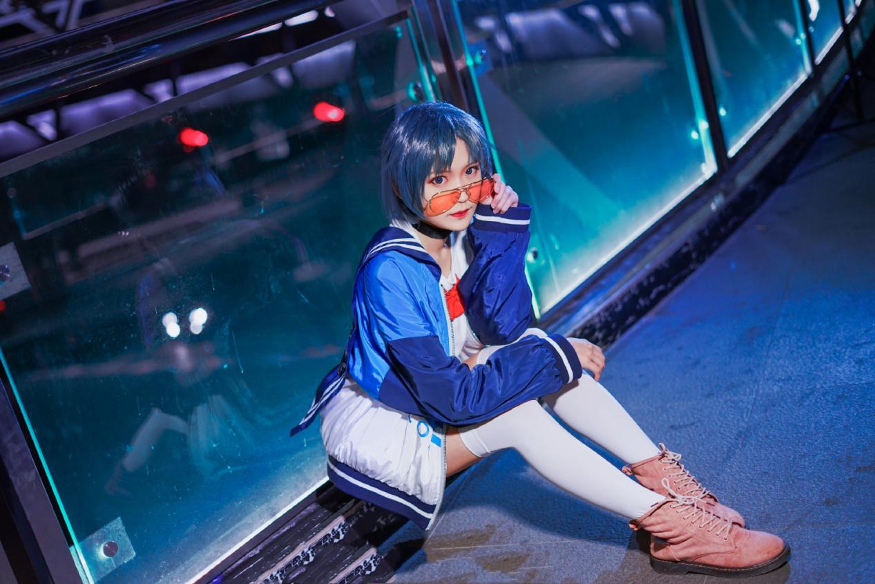 美少女战士水野亚美cos蓝毛黑choker奶白过膝袜暴露绝对领域