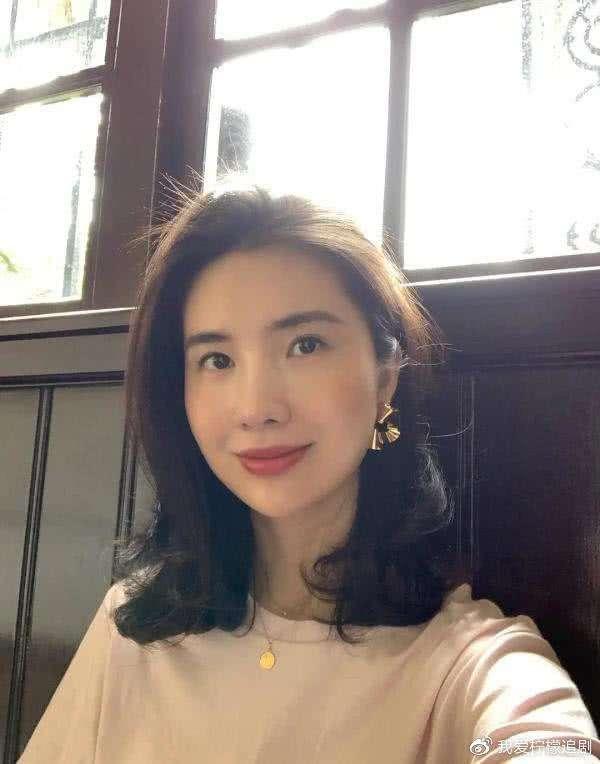 董花花张大奕先后晒饮品成胡冰卿徐璐翻版都很会模仿他人