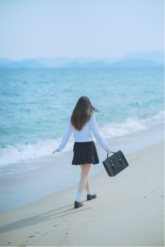 清纯少女穿jk,一起海边玩耍吧|少女|秋子|小姐姐_新浪新闻