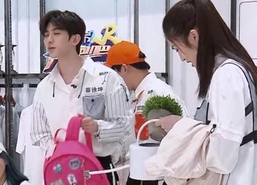 叫"何穗"太生疏,叫"姐姐"不合适,听听蔡徐坤的喊啥,齁甜