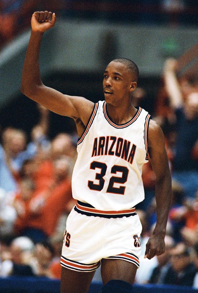 百大ncaa球员76-73:盗帅弗雷泽 铁肘马龙,海伍德奥运金牌加身