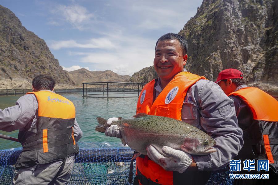 天山深处牧渔乐