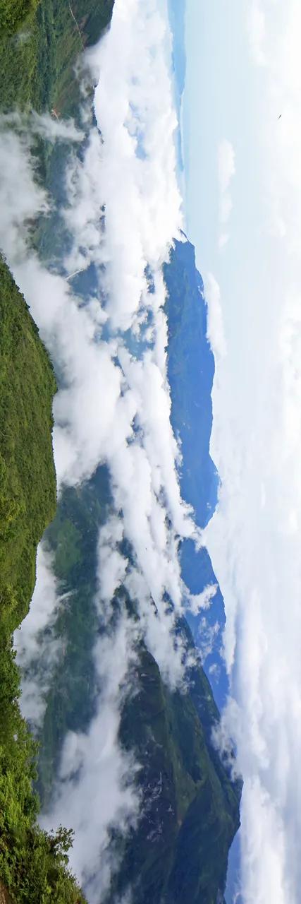 红岩河(下游称龙脖河)两岸景色秀美马鞍底山高谷深五台山风光全乡1