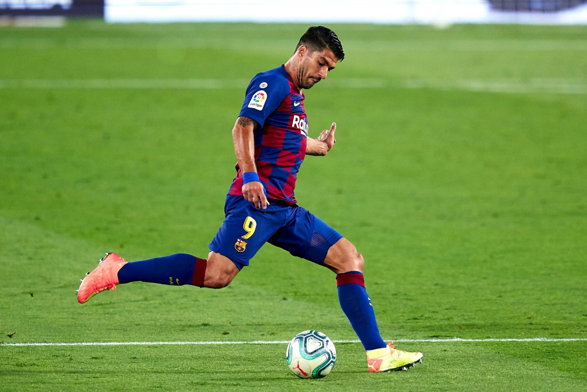 6亿豪门被逼平|巴萨|苏亚雷斯|西甲_新浪新闻