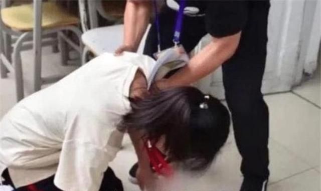 女神蒙上眼 学生被严师逼疯 新浪网