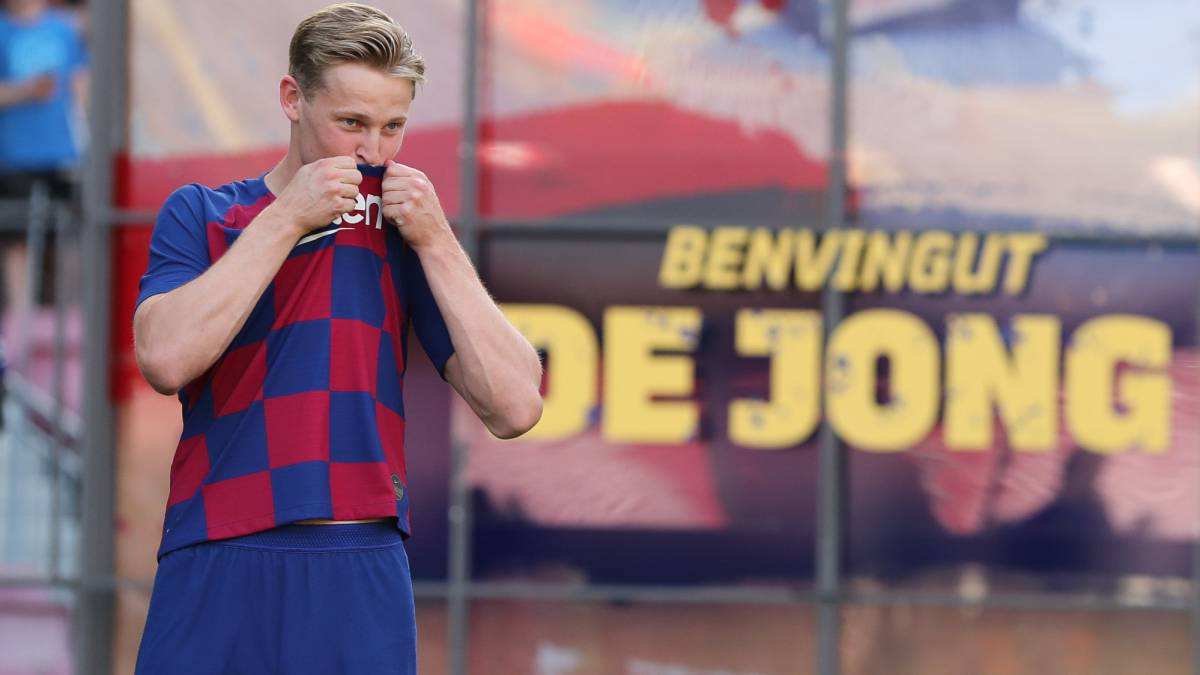 在上一轮对阵塞维利亚队的比赛中,德容就因伤缺席了比赛.