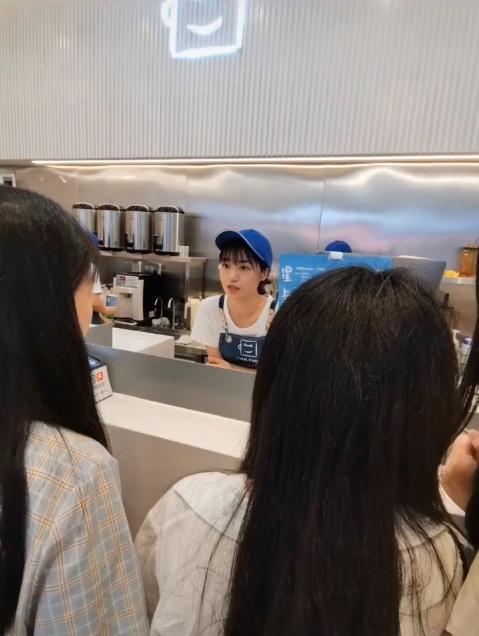 王俊凯家奶茶妹妹悄然走红得知她真实身份果然不出所料