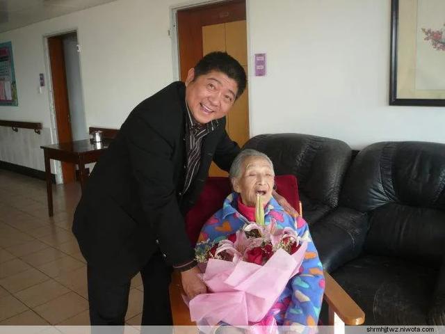 妈妈"吴媚媚,她的离去是巨大损失|滑稽王小毛|王汝刚|文明戏_新浪新闻