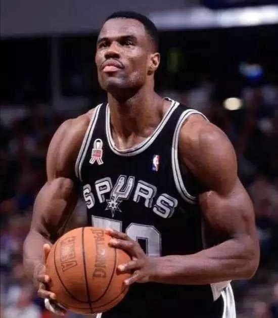 nba历史10大肌肉猛男排名霍华德第6榜首肱二头肌比乔丹头都大