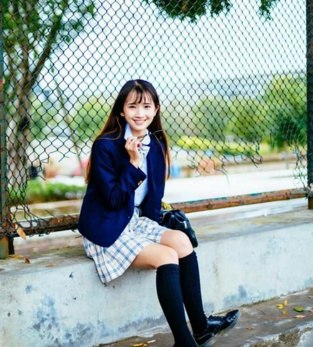 为啥"贵族学校"女生能留长发,普通学校不能?原因很真实