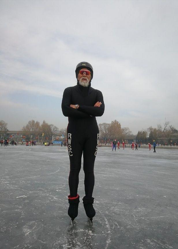 中国最潮老头,84岁穿衣时髦肌肉健硕,穿露肚脐走红毯气场强大