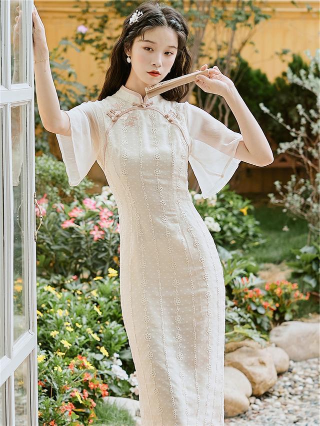 今年流行复古旗袍裙,时尚减龄又气质