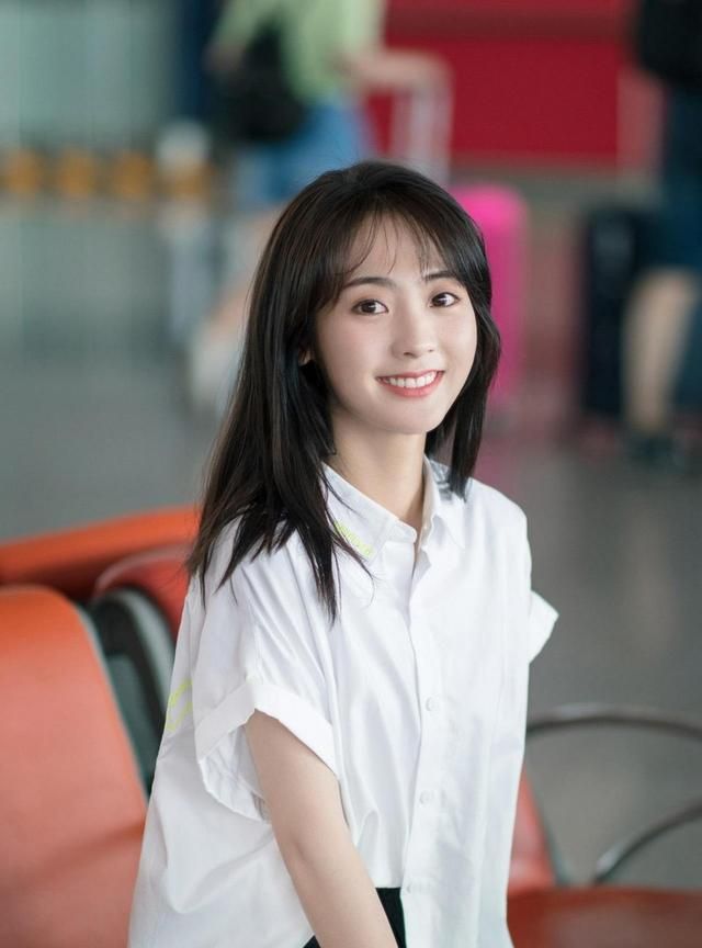 邢菲娱乐圈偶像演员被誉为国民妹妹