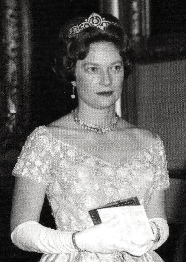 约瑟芬·夏洛特作为比利时的一名公主,她有着说不清的首饰,在1953年的