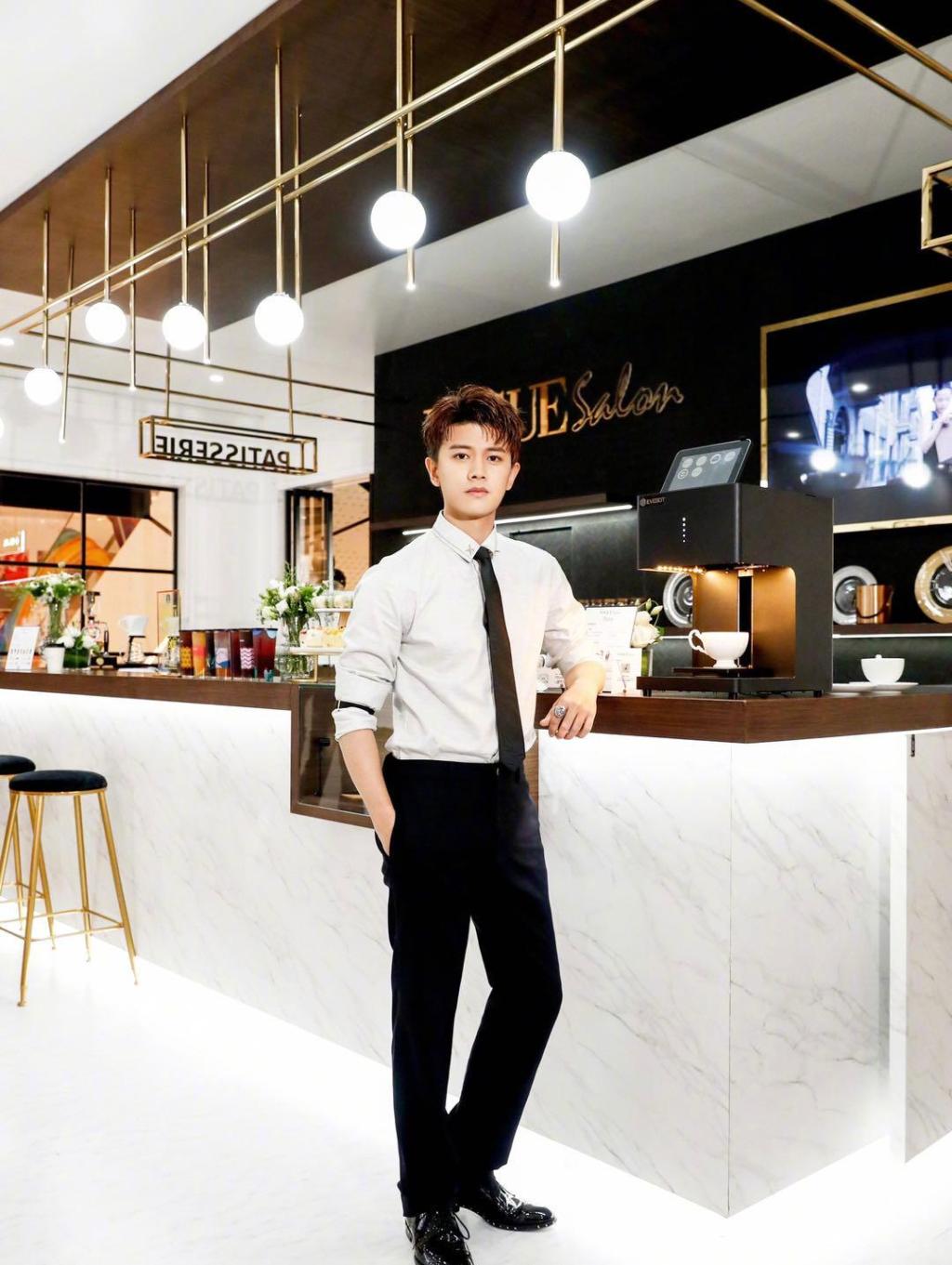 任嘉伦少年感穿搭评测三十而立却活成了学长的模样