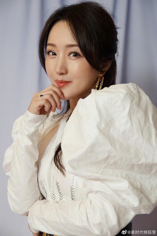 杨钰莹无修近照曝光,脸部浮肿胖到认不出,49岁仍未婚无子