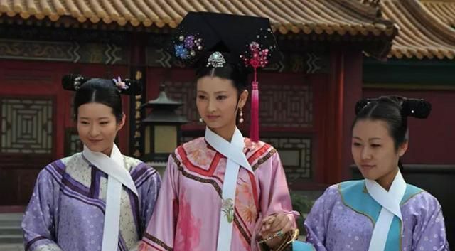 为何清朝宫女脖子上会挂上一条白绢?不是为了保暖,为了方便皇帝