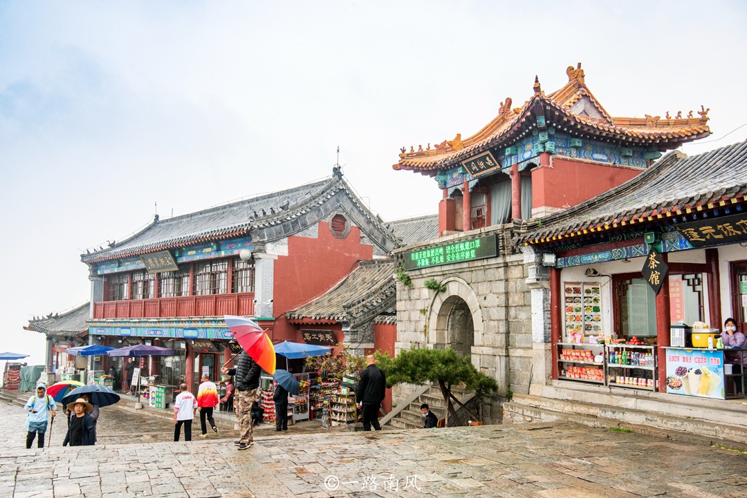 泰山有条天上街市仿若仙境中的商业街