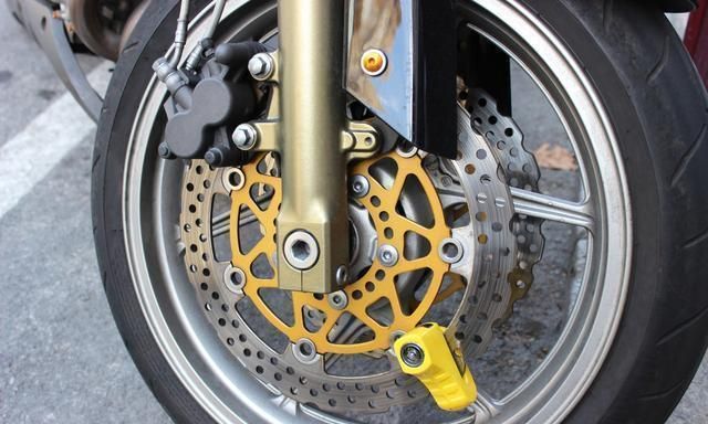 摩托车的前油刹坏了,怎么修?