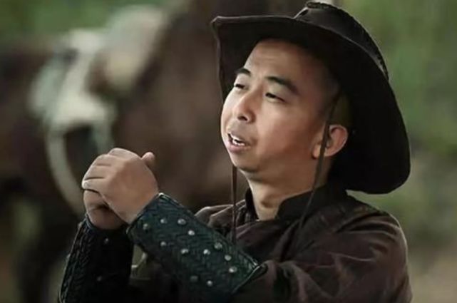 他是娱乐圈"最丑导演",媳妇却貌美如花,今39岁身价过亿