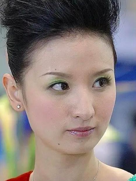 张萌未整容照曝光五官憨厚脸型圆润这才是微调界最成功的模板