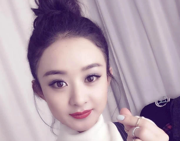 难怪赵丽颖爱扎丸子头扎起双马尾的她小公爷都认不出了