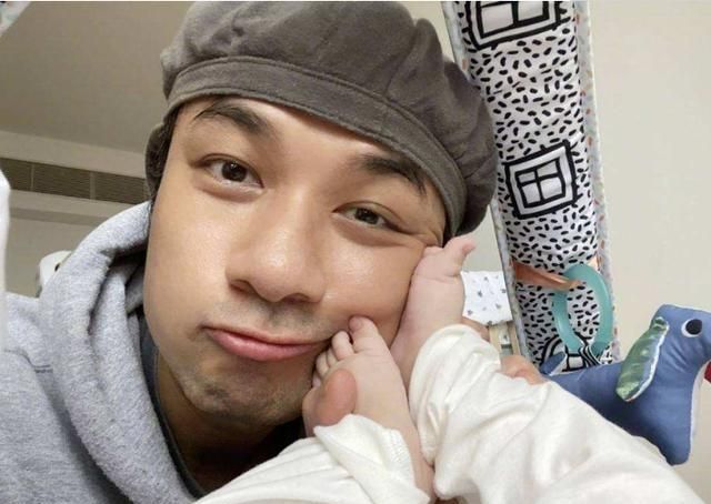 古巨基晒儿子萌照,儿子简直是自己"翻版",基仔日夜带娃不言苦