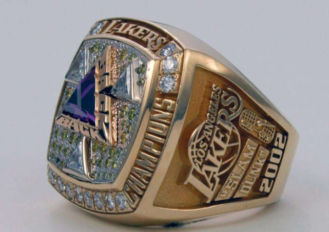 没有儿子的父亲节,科比总冠军戒指被拍卖,瓦妮莎该做些什么?