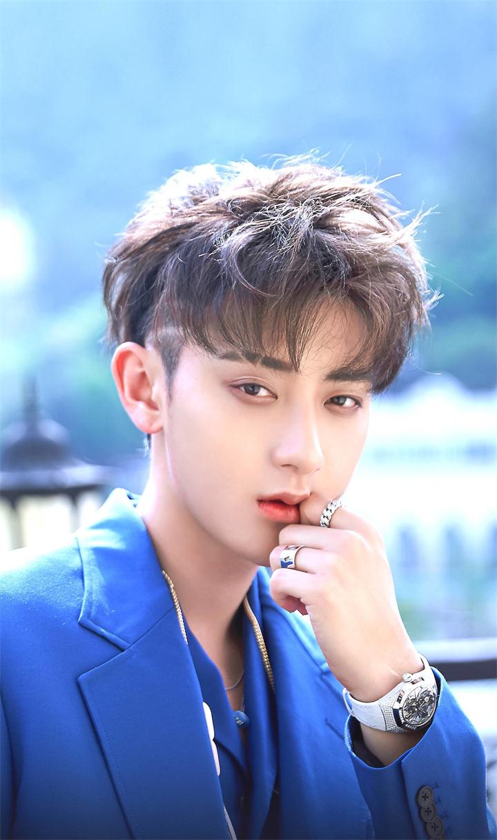 边看《创造营2020》边吃饭,能把牙齿吃掉了!黄子韬真有你的