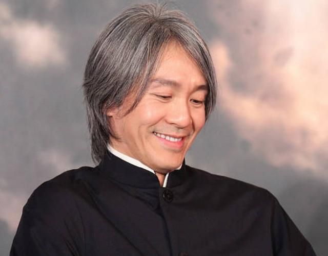 周星驰迎来58岁生日林允凌晨准点发博连续五年为其庆生