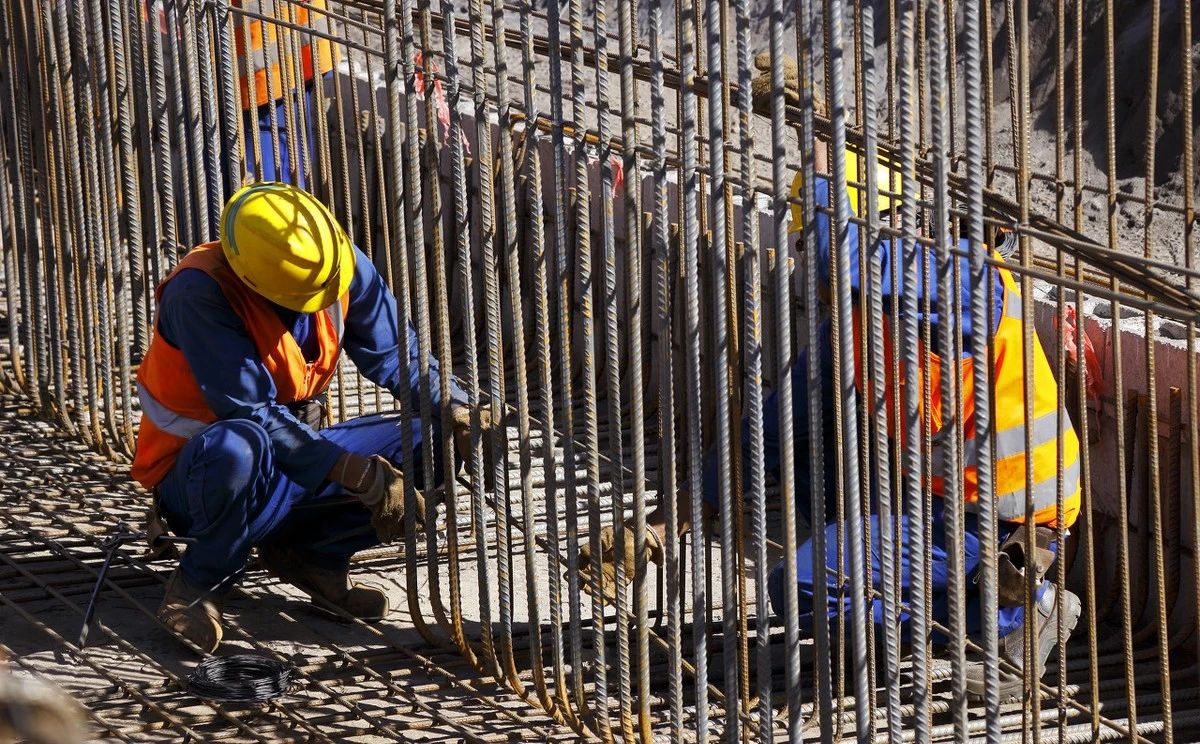 不论农民工,还是叫建筑工,他之所以坚持着,是因为上